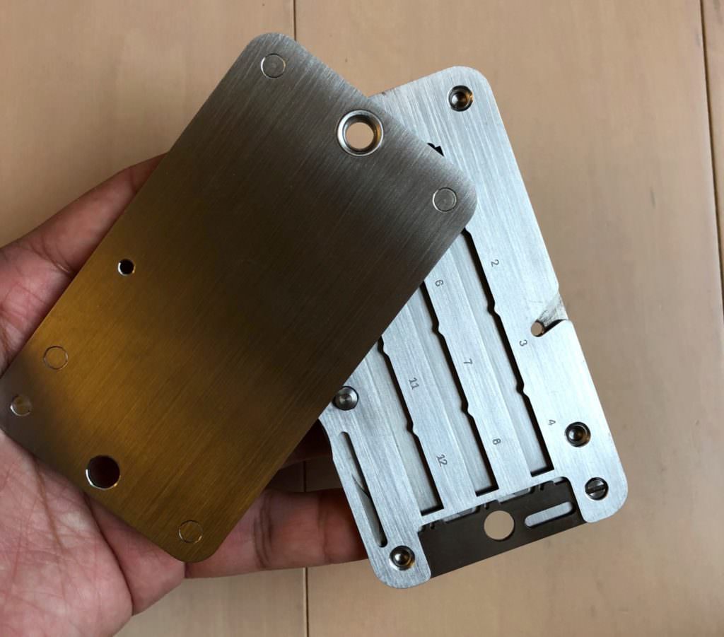 スライドして中を開ける